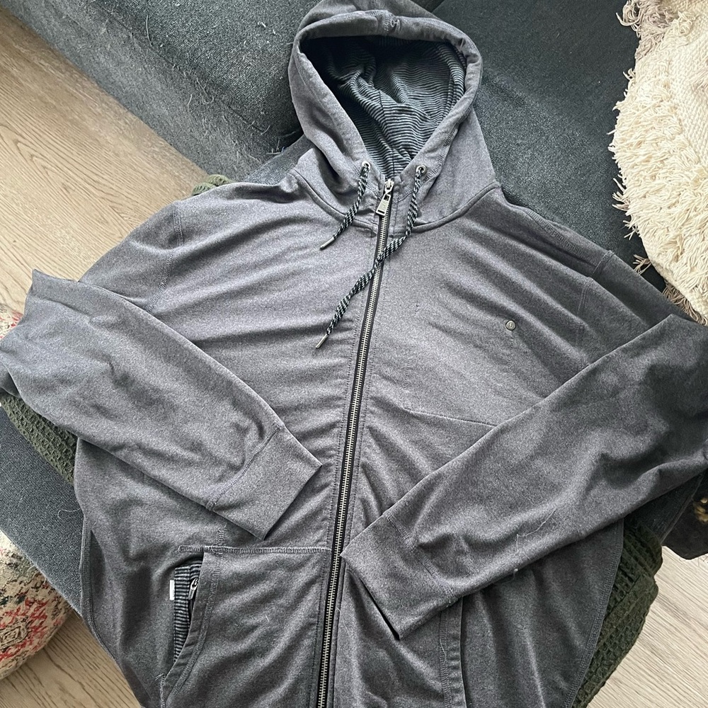 Men’s Vuori Zip up sweater